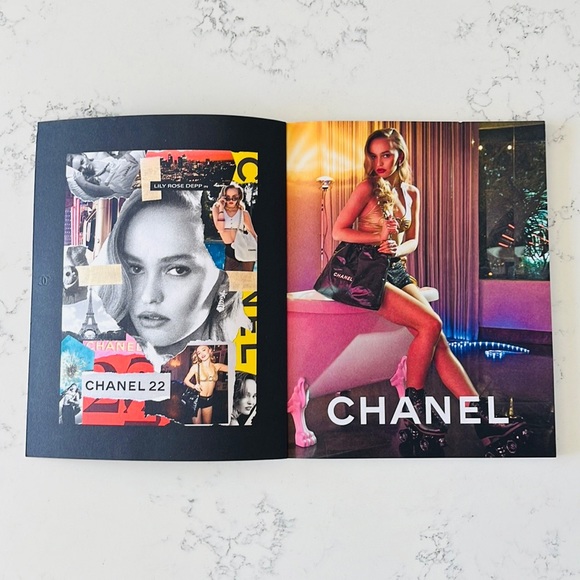 CHANEL 2022-2023 Book - Picture 10 of 12